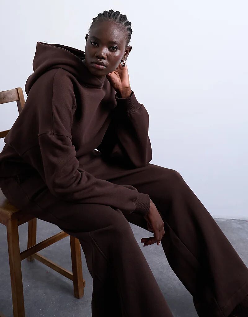 Толстовка оверсайз Topshop премиум-класса из плотной ткани шоколадно-коричневого цвета
Толстовка оверсайз Topshop премиум-класса из плотной ткани шоколадно-коричневого цвета