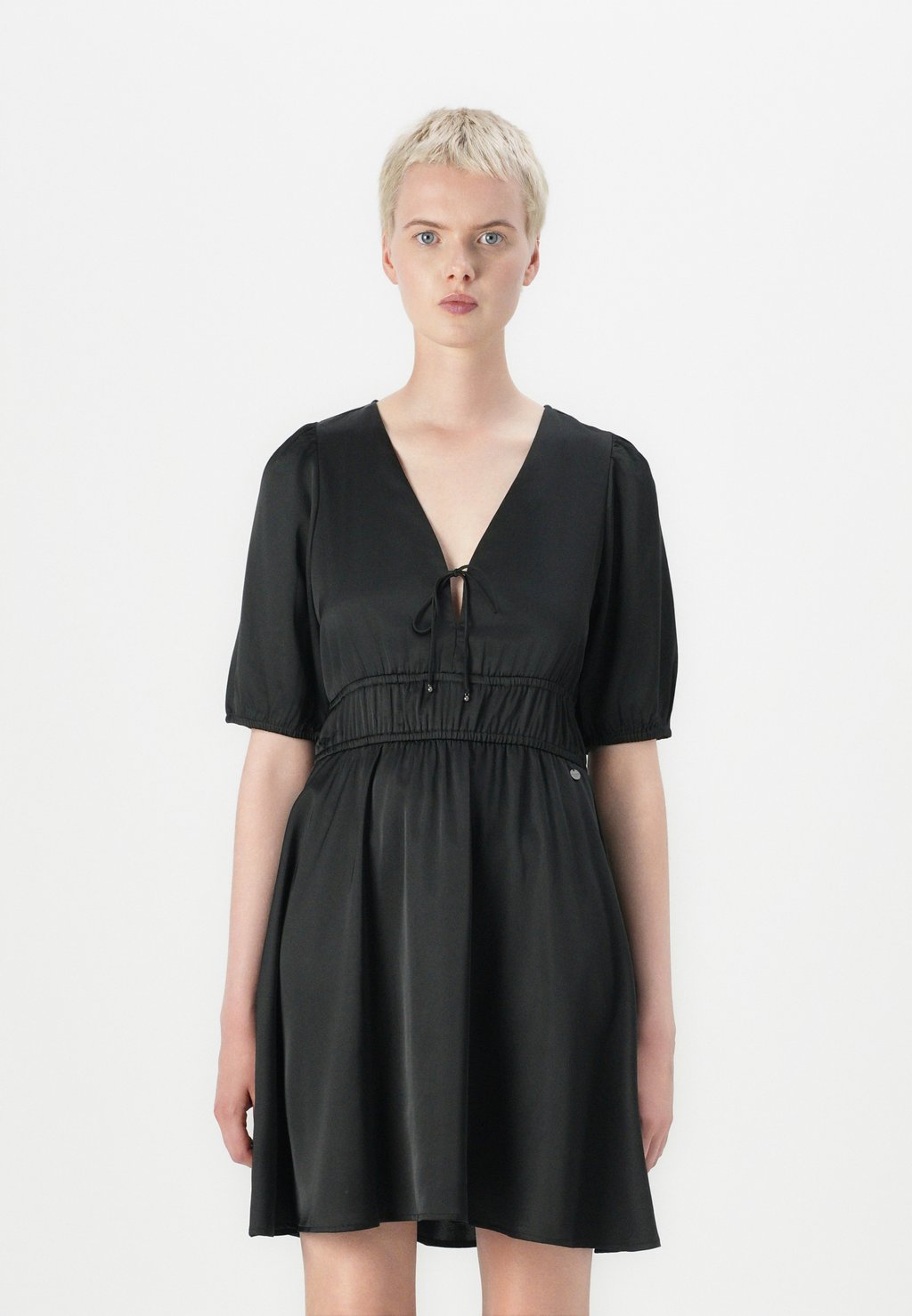 Повседневное платье OLIVIA DRESS Pepe Jeans, черный
Повседневное платье OLIVIA DRESS Pepe Jeans, черный