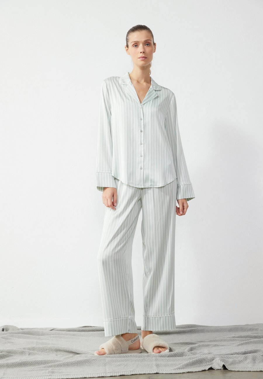 Пижамный комплект Anna Field Pyjama set, White,Light Grey/White
Пижамный комплект Anna Field Pyjama set, White,Light Grey/White