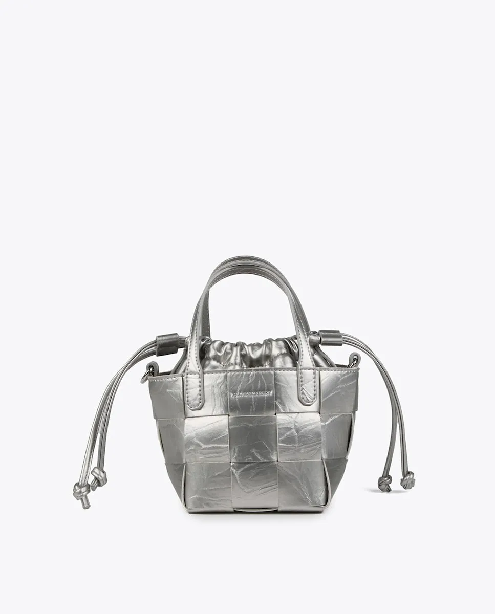 Трансформируемая сумка-бандо с двойной ручкой и шнуровкой Lola Casademunt, серебряный
Трансформируемая сумка-бандо с двойной ручкой и шнуровкой Lola Casademunt, серебряный
