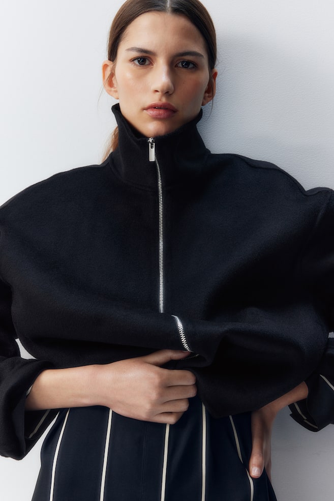 Шерстяной жакет ручной работы H&M, черный
Шерстяной жакет ручной работы H&M, черный