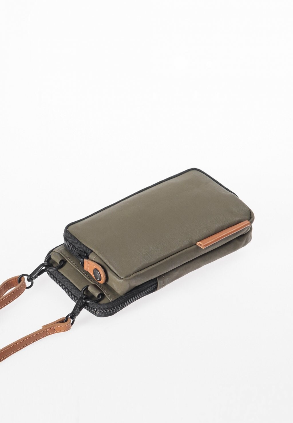 Чехол для мобильного телефона UJI Aunts & Uncles, оливковый
Чехол для мобильного телефона UJI Aunts & Uncles, оливковый