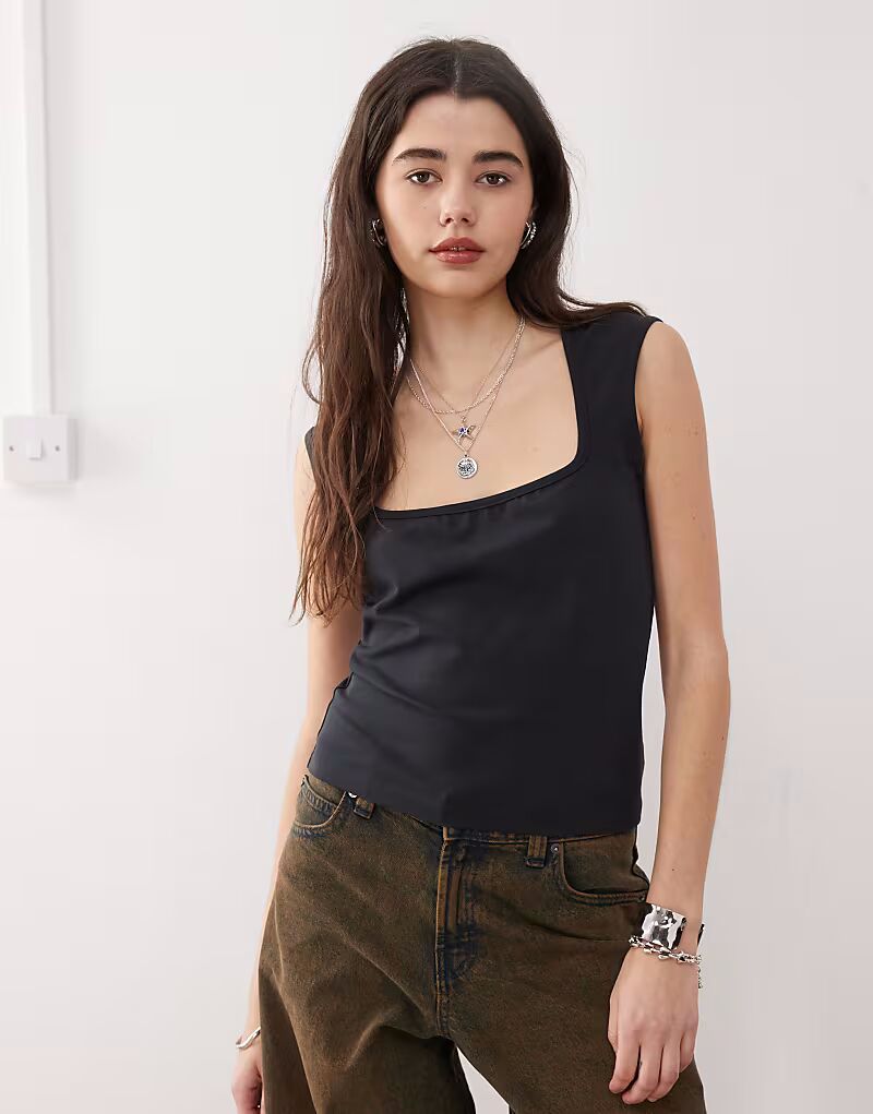 Топ с квадратным вырезом COLLUSION черного цвета
Топ с квадратным вырезом COLLUSION черного цвета