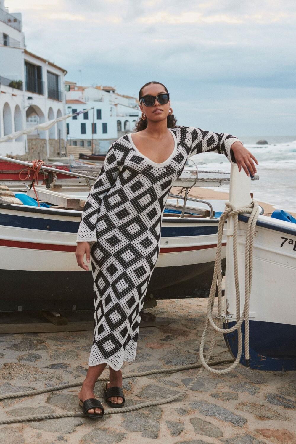 Вязаное платье макси украшенное стразами River Island, черный
Вязаное платье макси украшенное стразами River Island, черный