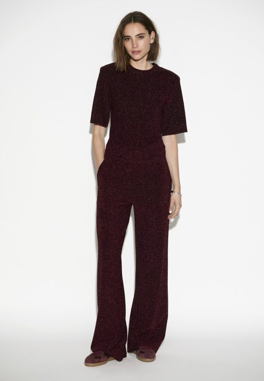 Блуза Dante6 FANTINA, Red/Bordeaux
Блуза Dante6 FANTINA, Red/Bordeaux