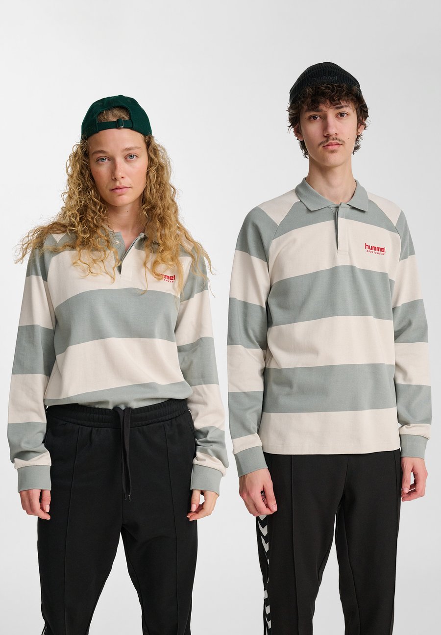 Поло Hummel LOOSE STRIPED, Belgian Block/Grey
Поло Hummel LOOSE STRIPED, Belgian Block/Grey
