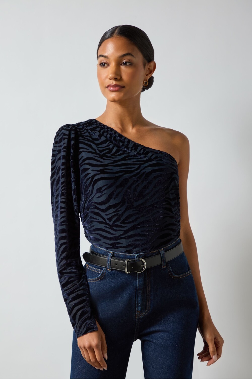 Топ на одно плечо с принтом «Зебра» Ro&Zo, синий
Топ на одно плечо с принтом «Зебра» Ro&Zo, синий