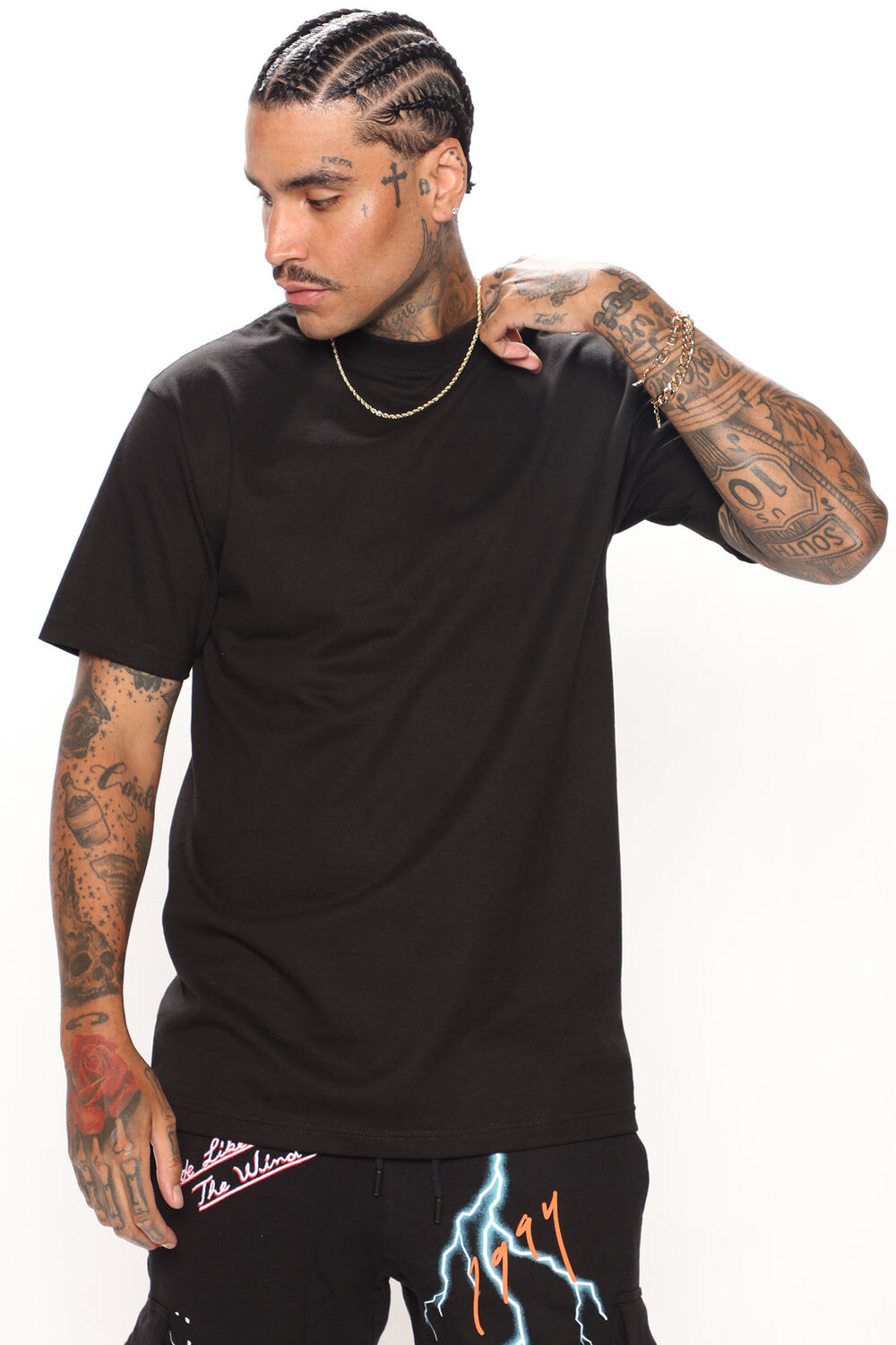 Футболка Fashion Nova 22024053, черный 
Футболка Fashion Nova 22024053, черный