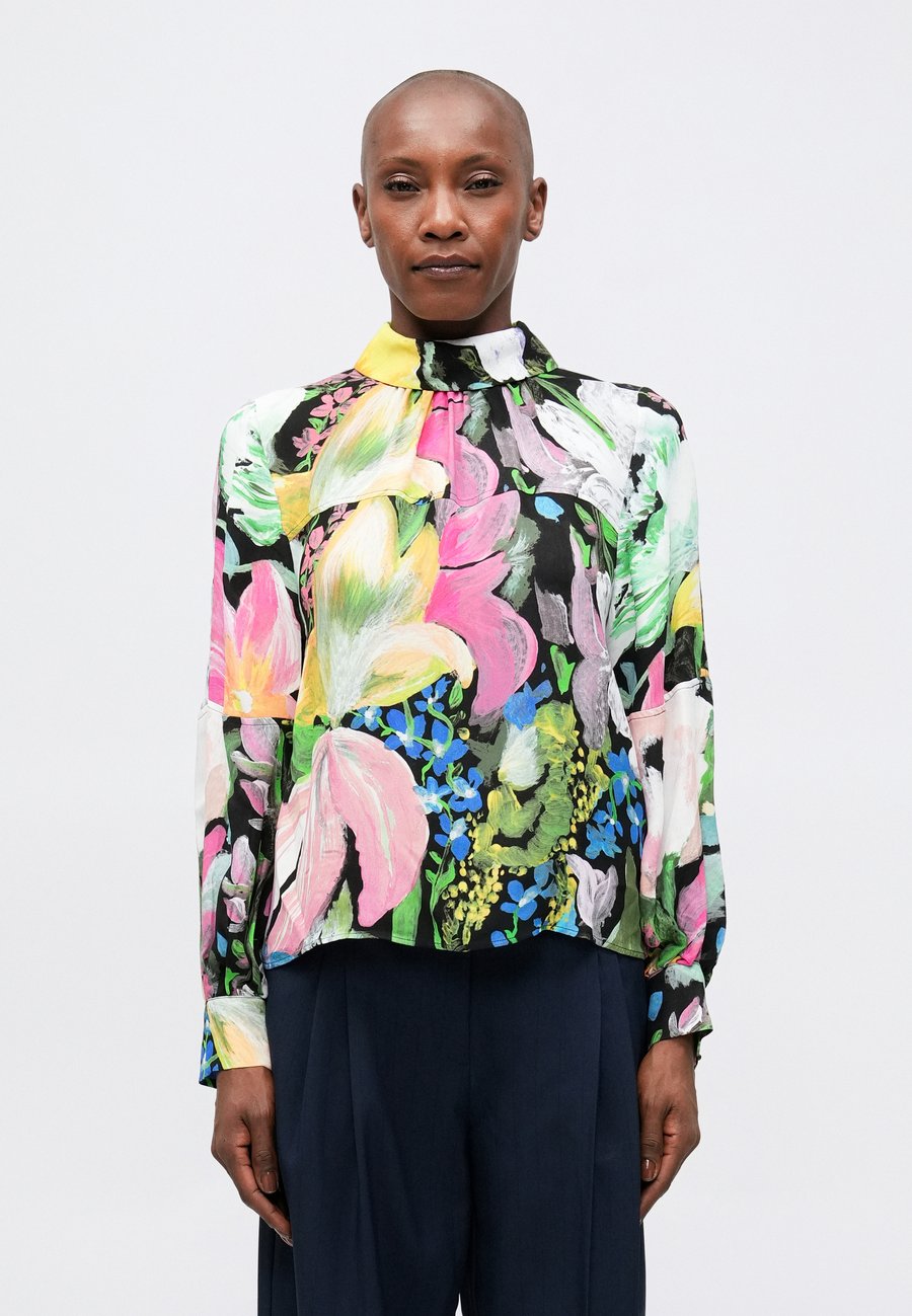 Блуза Stine Goya GATHERED LONG SLEEVE, Multi-Coloured
Блуза Stine Goya GATHERED LONG SLEEVE, Multi-Coloured