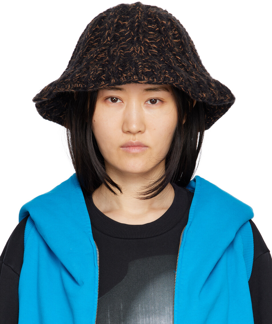 Коричнево-черная крупная шляпа в рубчик MM6 Maison Margiela
Коричнево-черная крупная шляпа в рубчик MM6 Maison Margiela