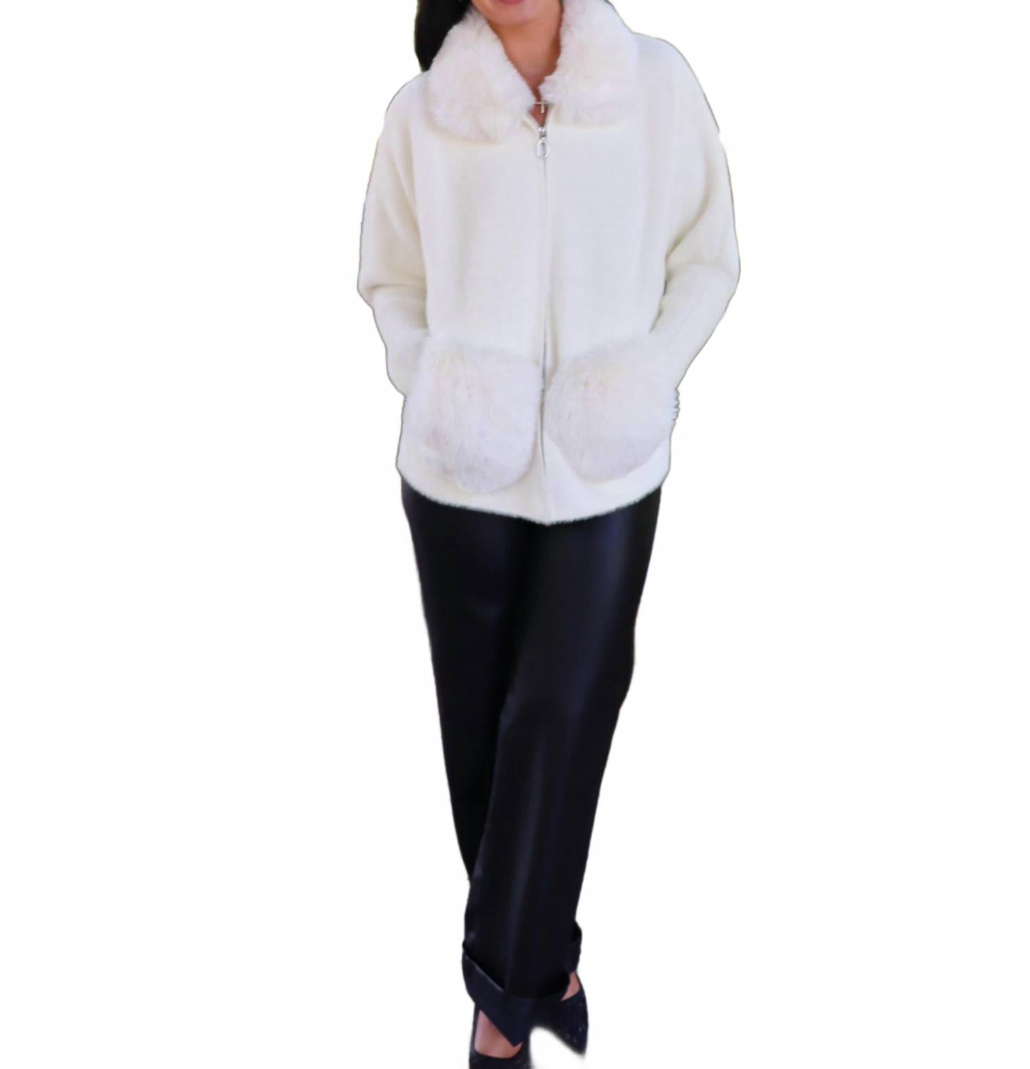 Пальто-свитер из искусственного меха цвета слоновой кости Act Pretty, слоновая кость
Пальто-свитер из искусственного меха цвета слоновой кости Act Pretty, слоновая кость