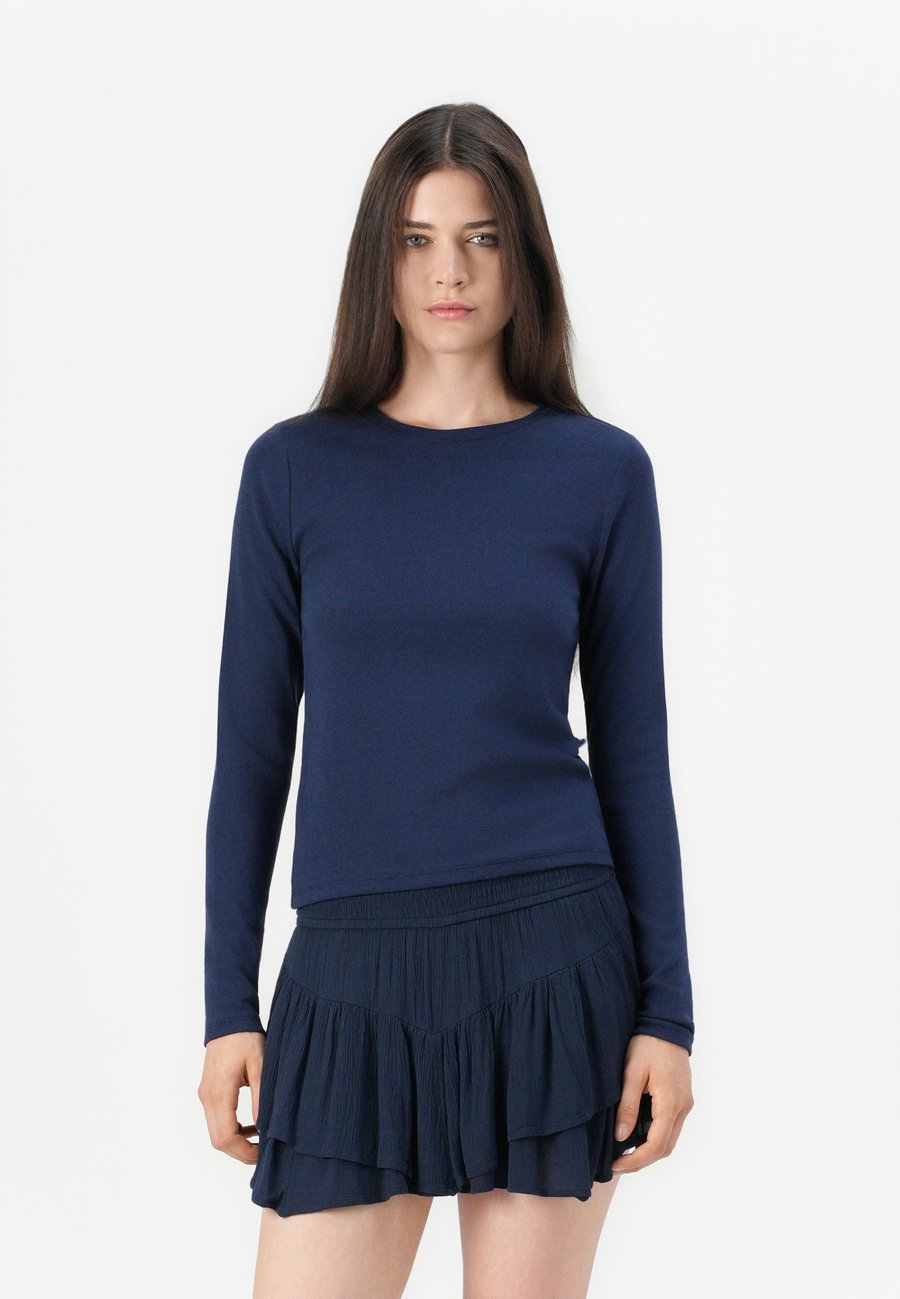 Топ GAP CREW , Navy Uniform/Dark Blue
Топ GAP CREW , Navy Uniform/Dark Blue