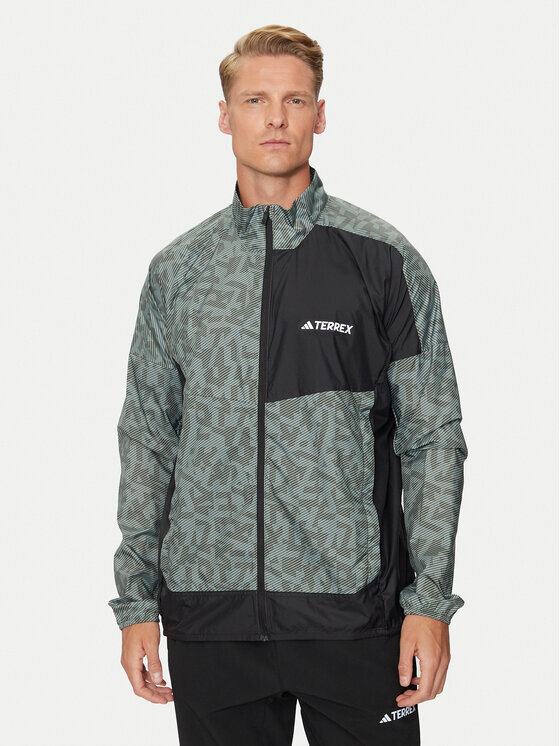 Беговая куртка стандартного кроя Adidas, зеленый
Беговая куртка стандартного кроя Adidas, зеленый