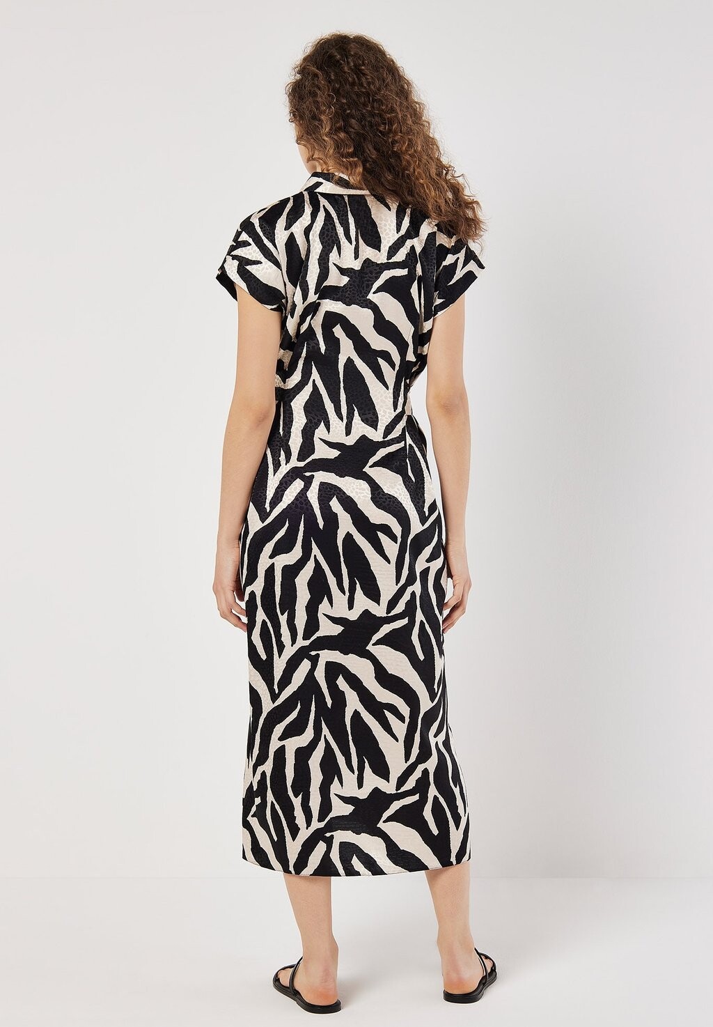 Платье-блузка ZEBRA Apricot, бежевый
Платье-блузка ZEBRA Apricot, бежевый