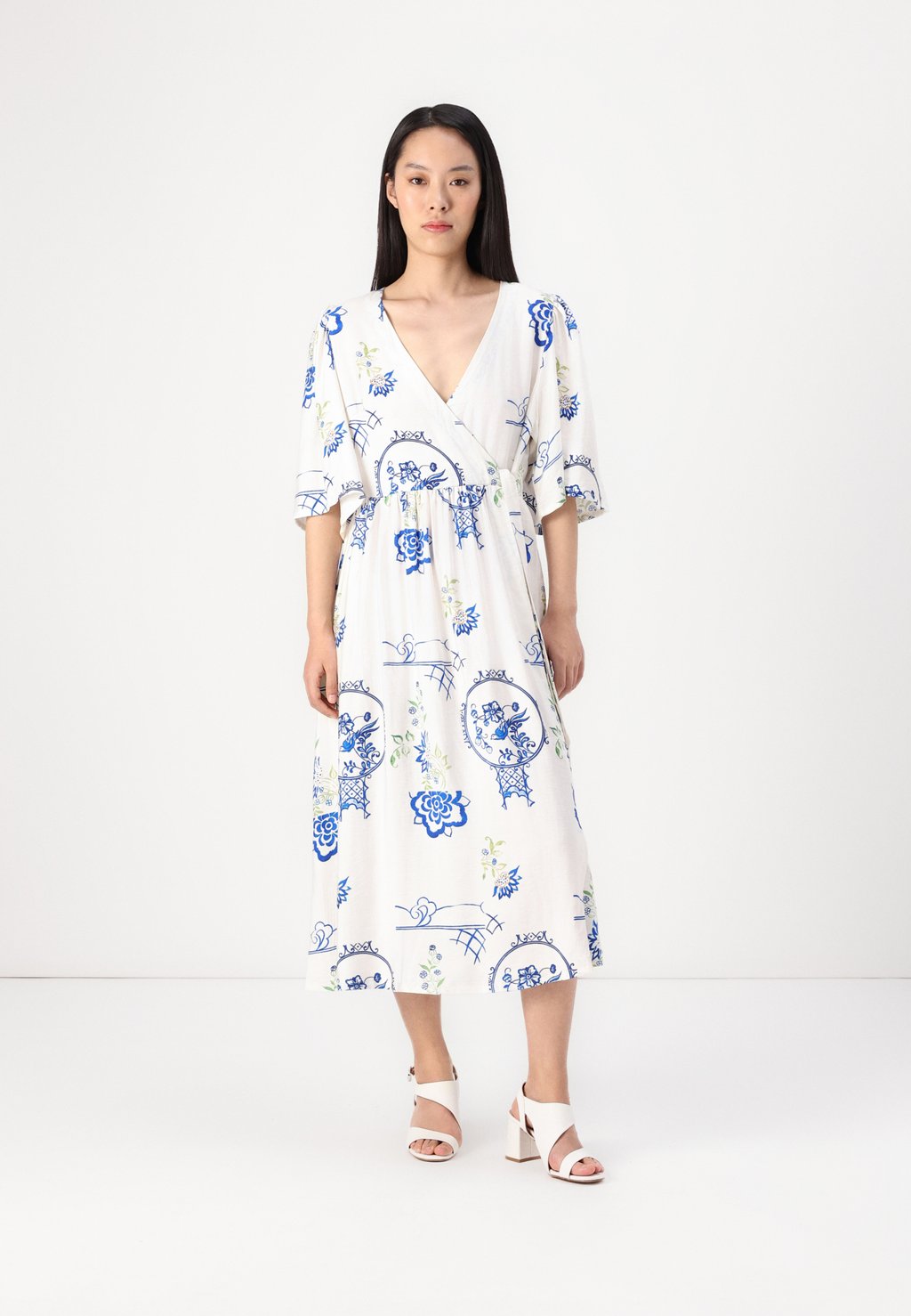 Платье макси LUCIE ICHI, мультиколор
Платье макси LUCIE ICHI, мультиколор