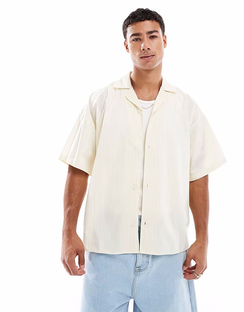 Рубашка Jack & Jones из поплина широкого кроя в кремово-белом цвете
Рубашка Jack & Jones из поплина широкого кроя в кремово-белом цвете