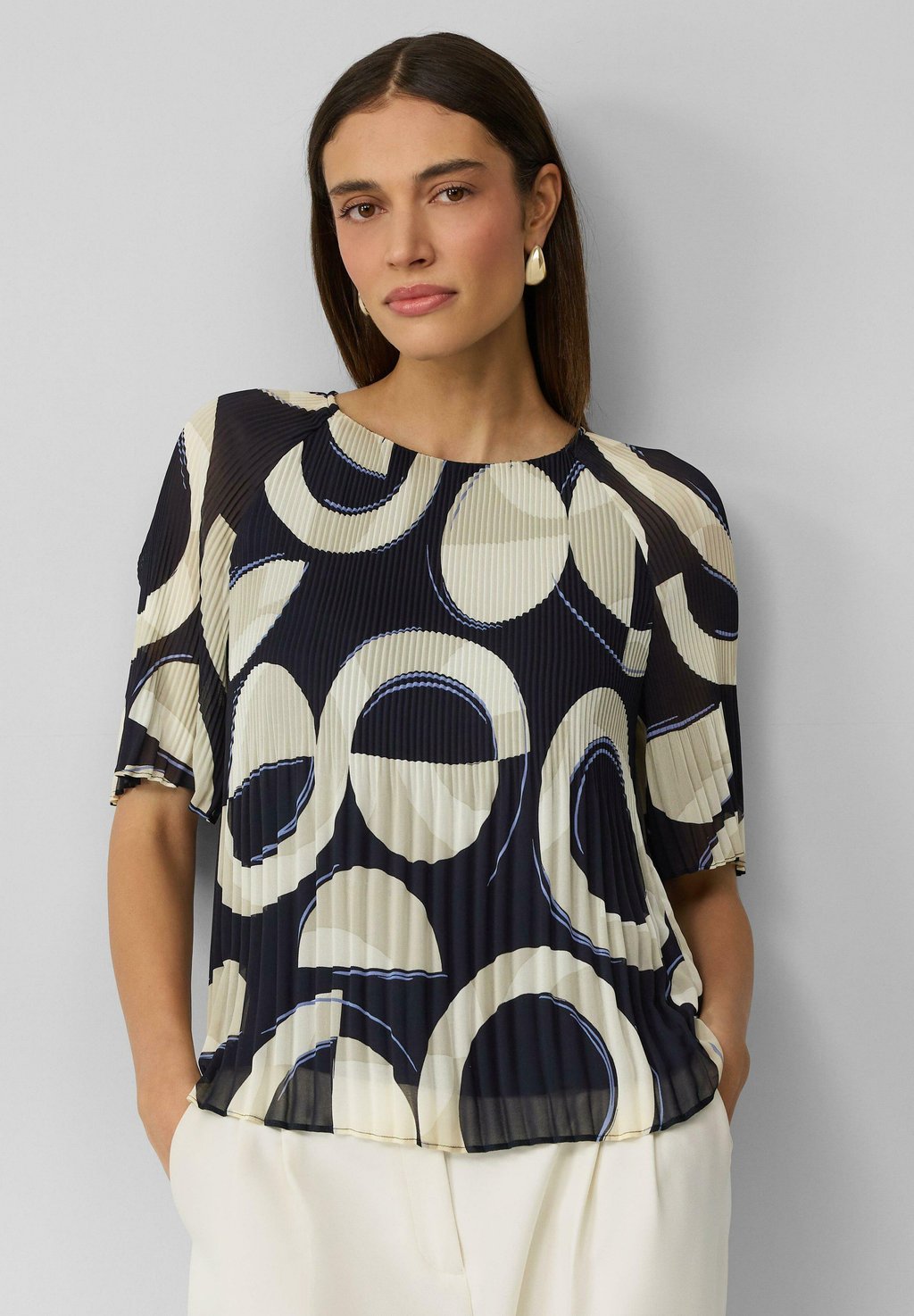 Блуза MIT KURZEN RAGALANÄRMELN s.Oliver BLACK LABEL, черный
Блуза MIT KURZEN RAGALANÄRMELN s.Oliver BLACK LABEL, черный