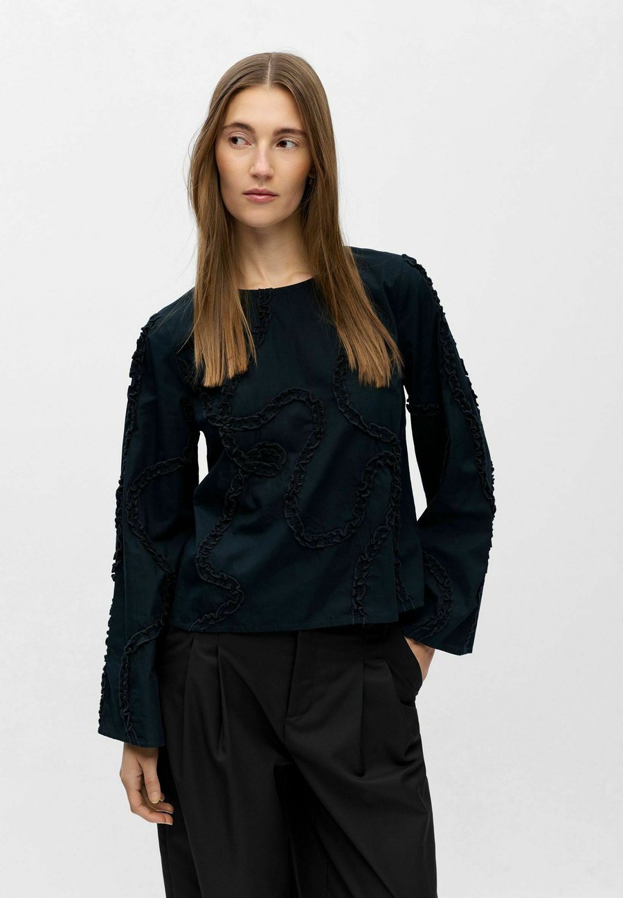 Топ Object DETAILED, Black
Топ Object DETAILED, Black