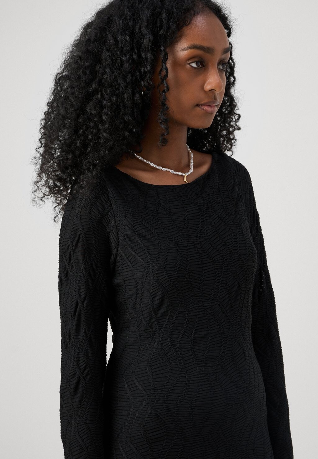 Платье из джерси PETITE TEXTURED DRESS Gina Tricot Petite, черный
Платье из джерси PETITE TEXTURED DRESS Gina Tricot Petite, черный