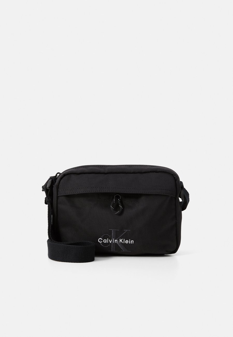 Сумка кросс-боди Calvin Klein BOLD CAMERA BAG, Black
Сумка кросс-боди Calvin Klein BOLD CAMERA BAG, Black