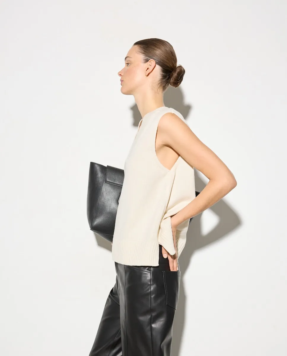 Женский жилет крупной вязки с закрытым V-образным вырезом Woman El Corte Inglés, экрю
Женский жилет крупной вязки с закрытым V-образным вырезом Woman El Corte Inglés, экрю