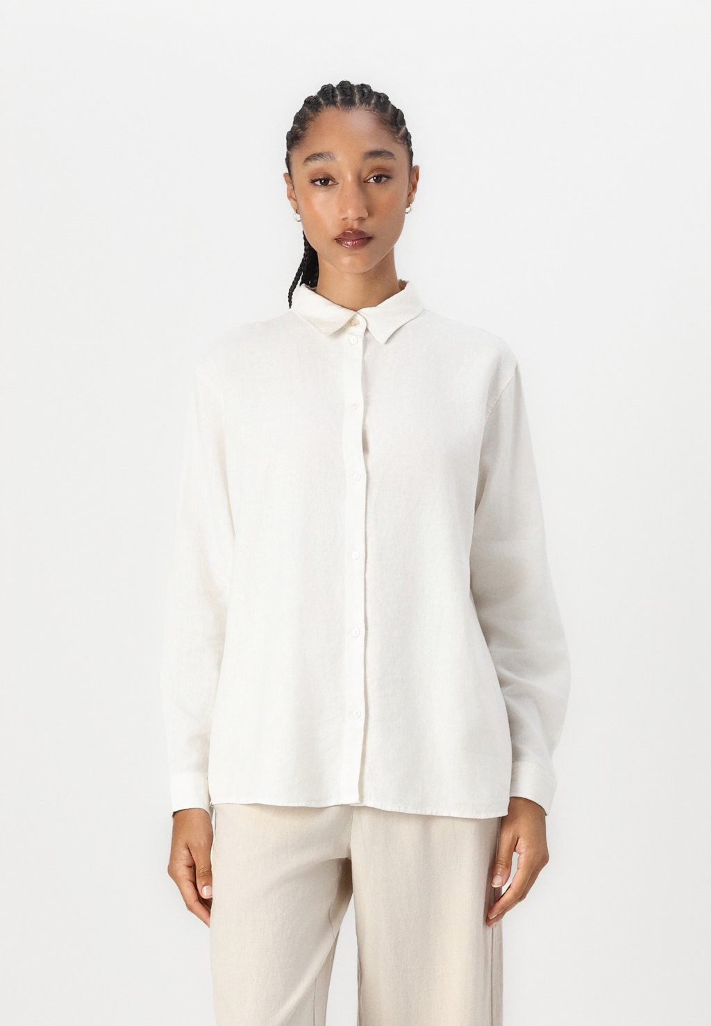 Блузка на пуговицах LINNO ICHI, Cloud Dancer
Блузка на пуговицах LINNO ICHI, Cloud Dancer