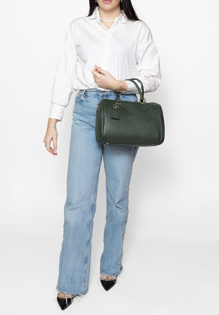 Сумка Chiara Ferretti BOWLER, D Verde Scuro Dark Green/Dark Green
Сумка Chiara Ferretti BOWLER, D Verde Scuro Dark Green/Dark Green