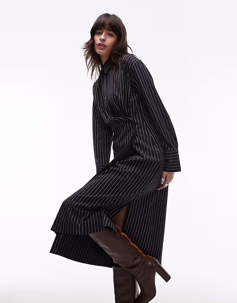 Платье-рубашка ARKET midaxi асимметричного кроя с пуговицами спереди в темно-синюю полоску
Платье-рубашка ARKET midaxi асимметричного кроя с пуговицами спереди в темно-синюю полоску