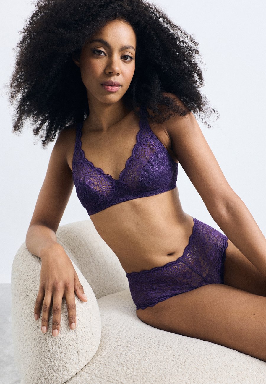 Бюстгальтер Triumph AMOURETTE, Royal Purple/Purple
Бюстгальтер Triumph AMOURETTE, Royal Purple/Purple
