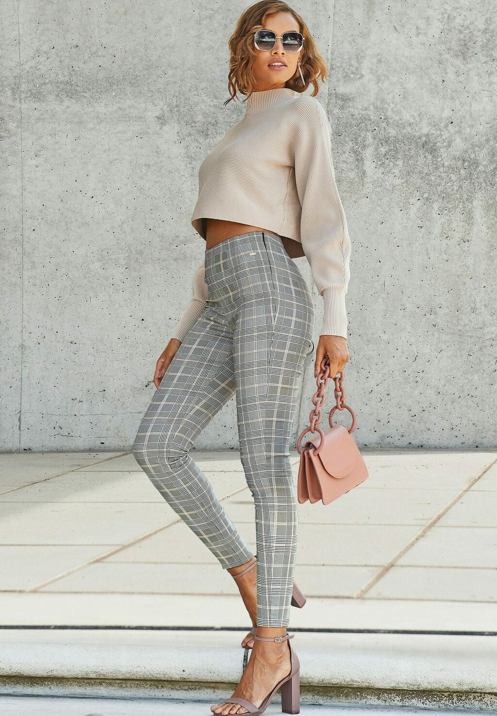 Леггинсы LASCANA, цвет allover
Леггинсы LASCANA, цвет allover