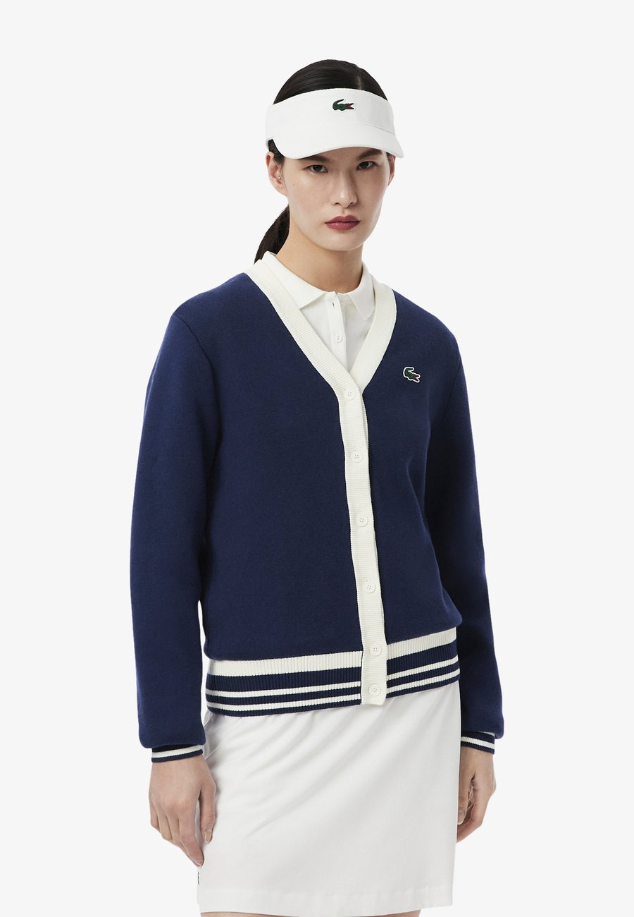 Кардиган Lacoste Cardigan, Bleu Marine Blanc Hhw/Blue
Кардиган Lacoste Cardigan, Bleu Marine Blanc Hhw/Blue