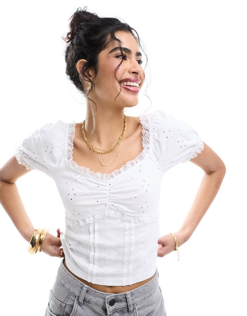 Белый топ с пышными рукавами и кружевной отделкой ASOS DESIGN
Белый топ с пышными рукавами и кружевной отделкой ASOS DESIGN