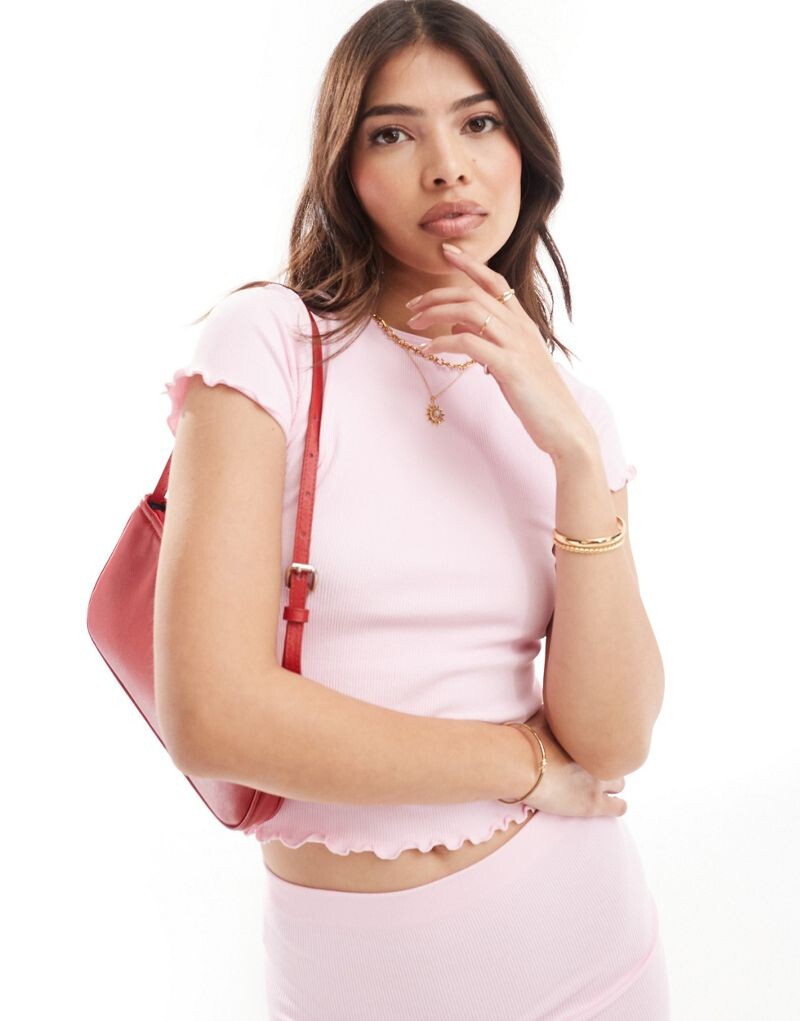 ASOS DESIGN бесшовная светло-розовая укороченная обтягивающая футболка с волнистыми краями в тон
ASOS DESIGN бесшовная светло-розовая укороченная обтягивающая футболка с волнистыми краями в тон