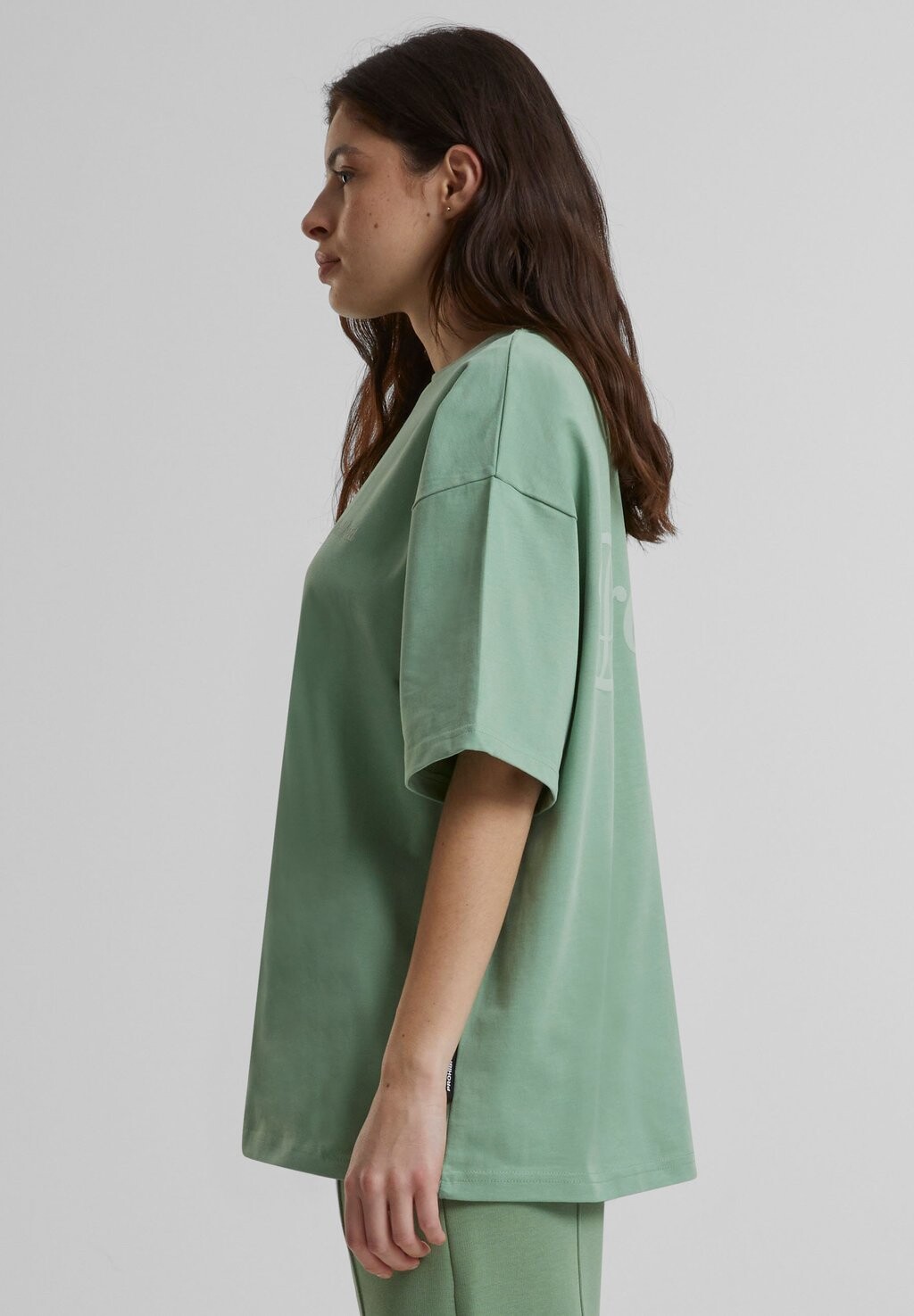 Принт на футболке PROHIBITED, зеленый
Принт на футболке PROHIBITED, зеленый