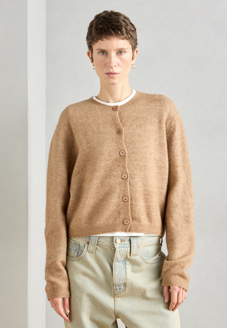 Кардиган Lindex CARDIGAN MINNA, Dark Beige/Beige
Кардиган Lindex CARDIGAN MINNA, Dark Beige/Beige