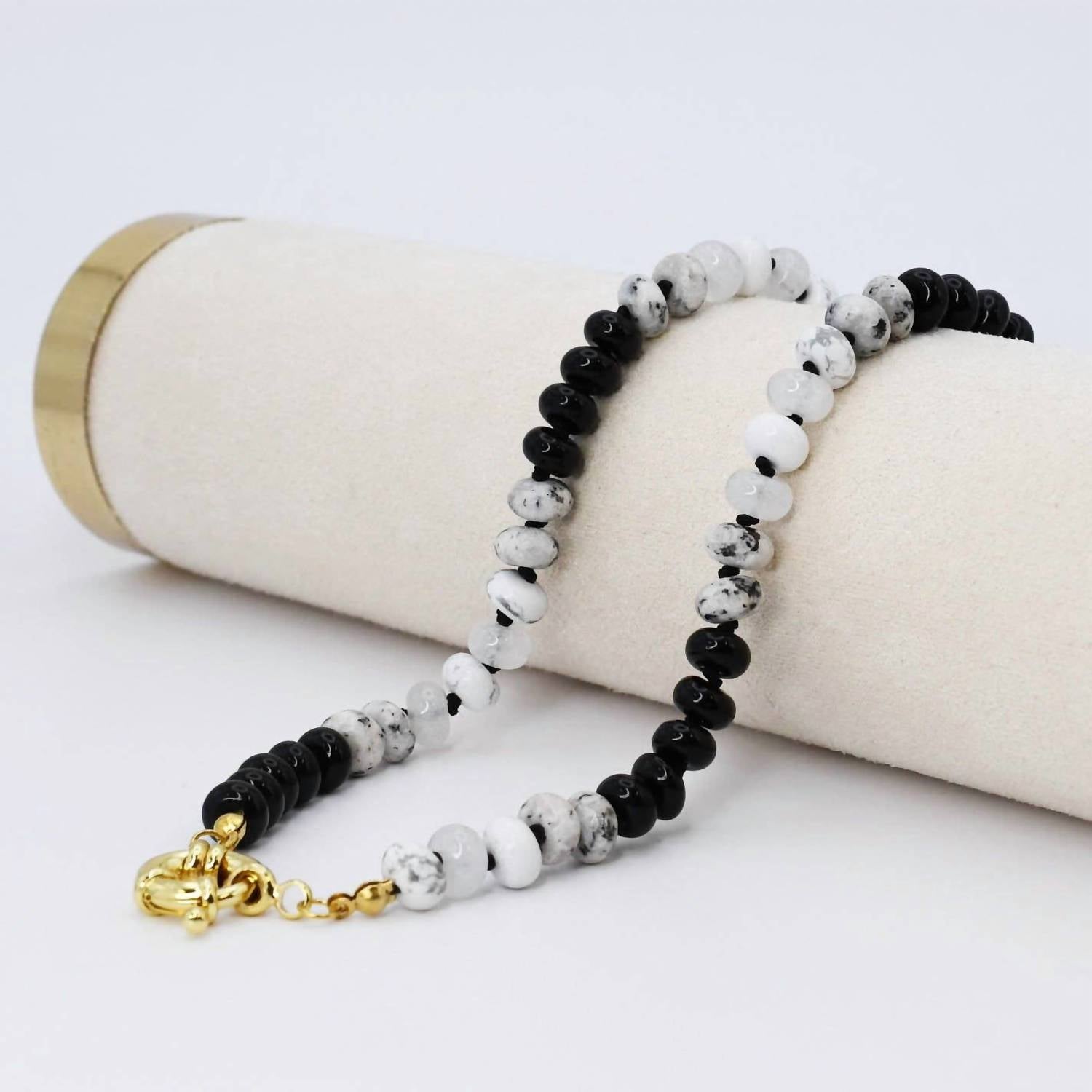 Женское ожерелье Brooke Gemstone в черно-белом цвете Treasure Jewels, Black White
Женское ожерелье Brooke Gemstone в черно-белом цвете Treasure Jewels, Black White