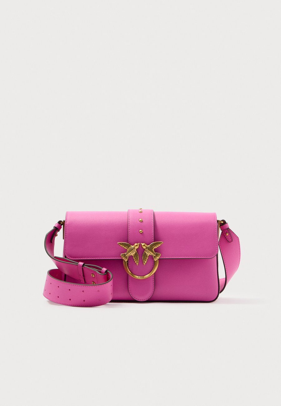 Сумка кросс-боди Pinko LOVE ONE CLASSIC SLOUCHY, Rosa Flogo/Antique Gold-Coloured/Pink
Сумка кросс-боди Pinko LOVE ONE CLASSIC SLOUCHY, Rosa Flogo/Antique Gold-Coloured/Pink
