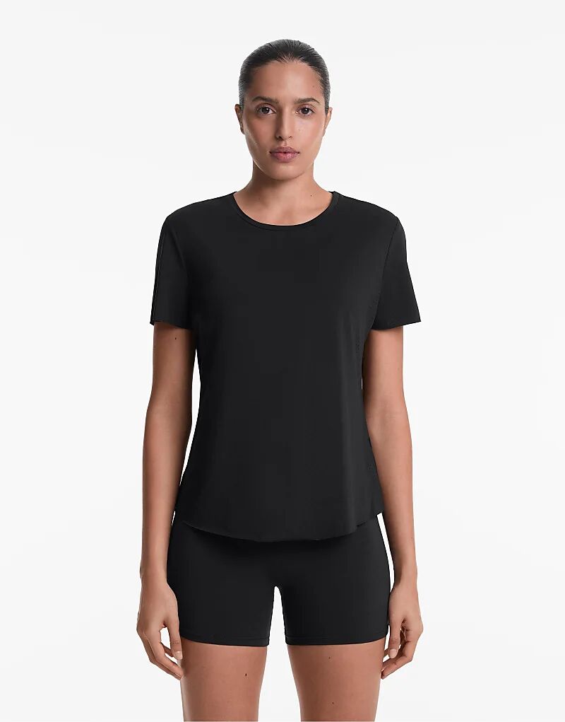 Футболка Oysho с короткими рукавами и микроперфорацией, техническая, черного цвета
Футболка Oysho с короткими рукавами и микроперфорацией, техническая, черного цвета