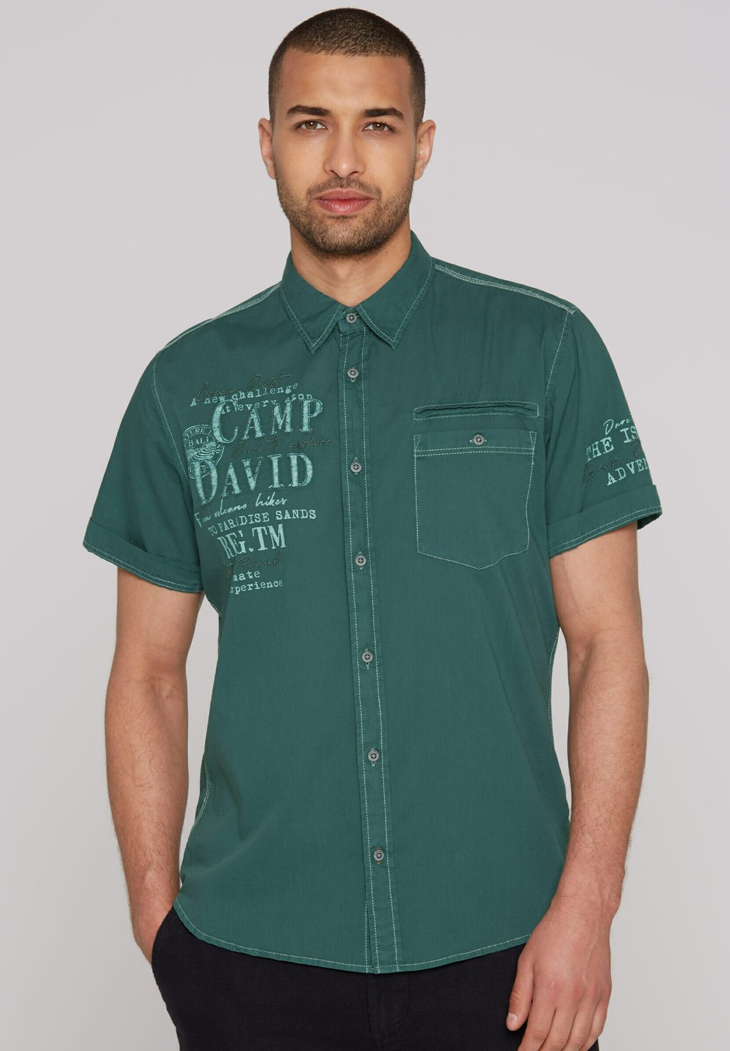 Рубашка LEICHTES KURZARM MIT ARTWORKS UND BRUSTTASCHE Camp David, зеленый
Рубашка LEICHTES KURZARM MIT ARTWORKS UND BRUSTTASCHE Camp David, зеленый