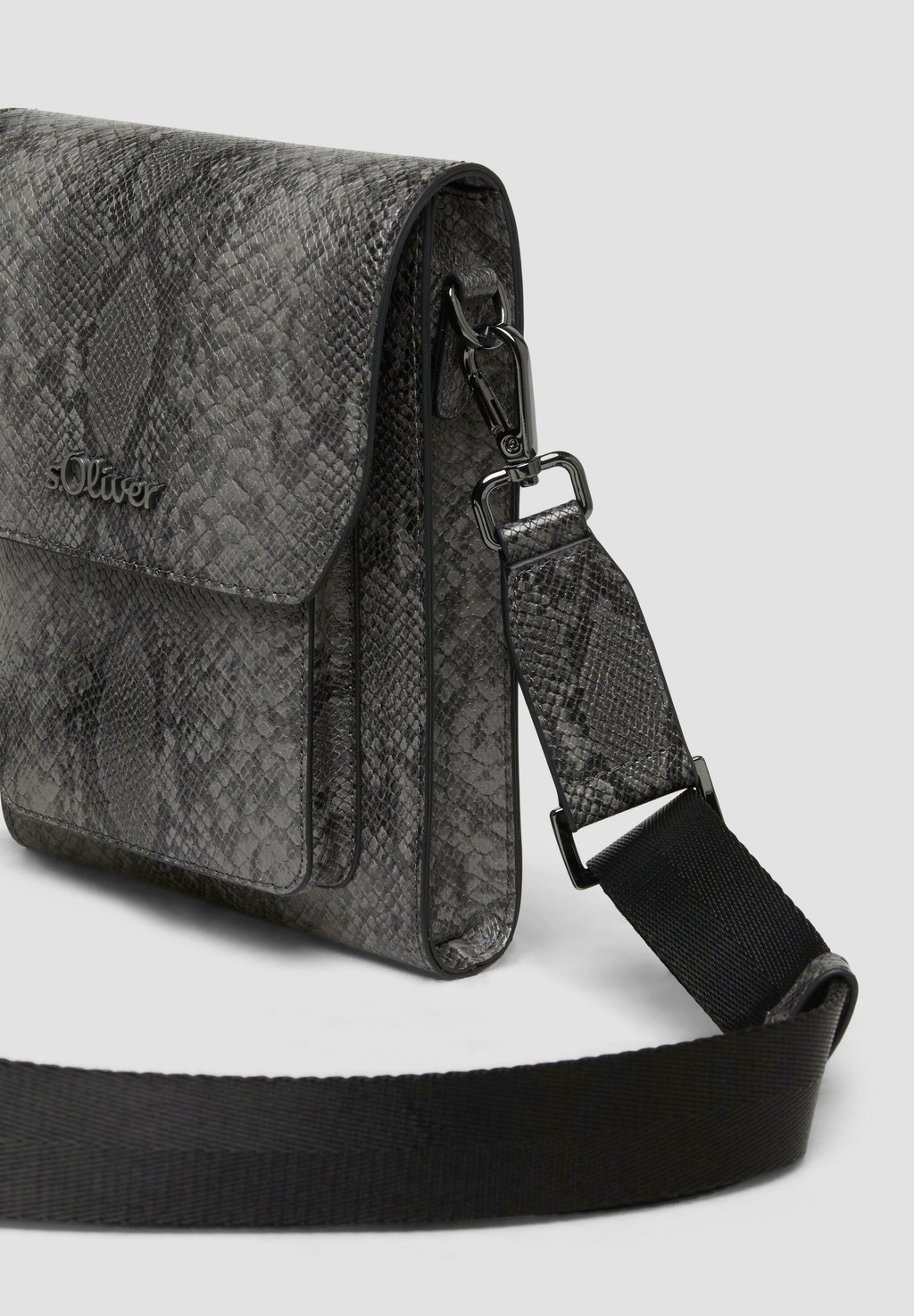 Сумка через плечо s.Oliver, серый
Сумка через плечо s.Oliver, серый