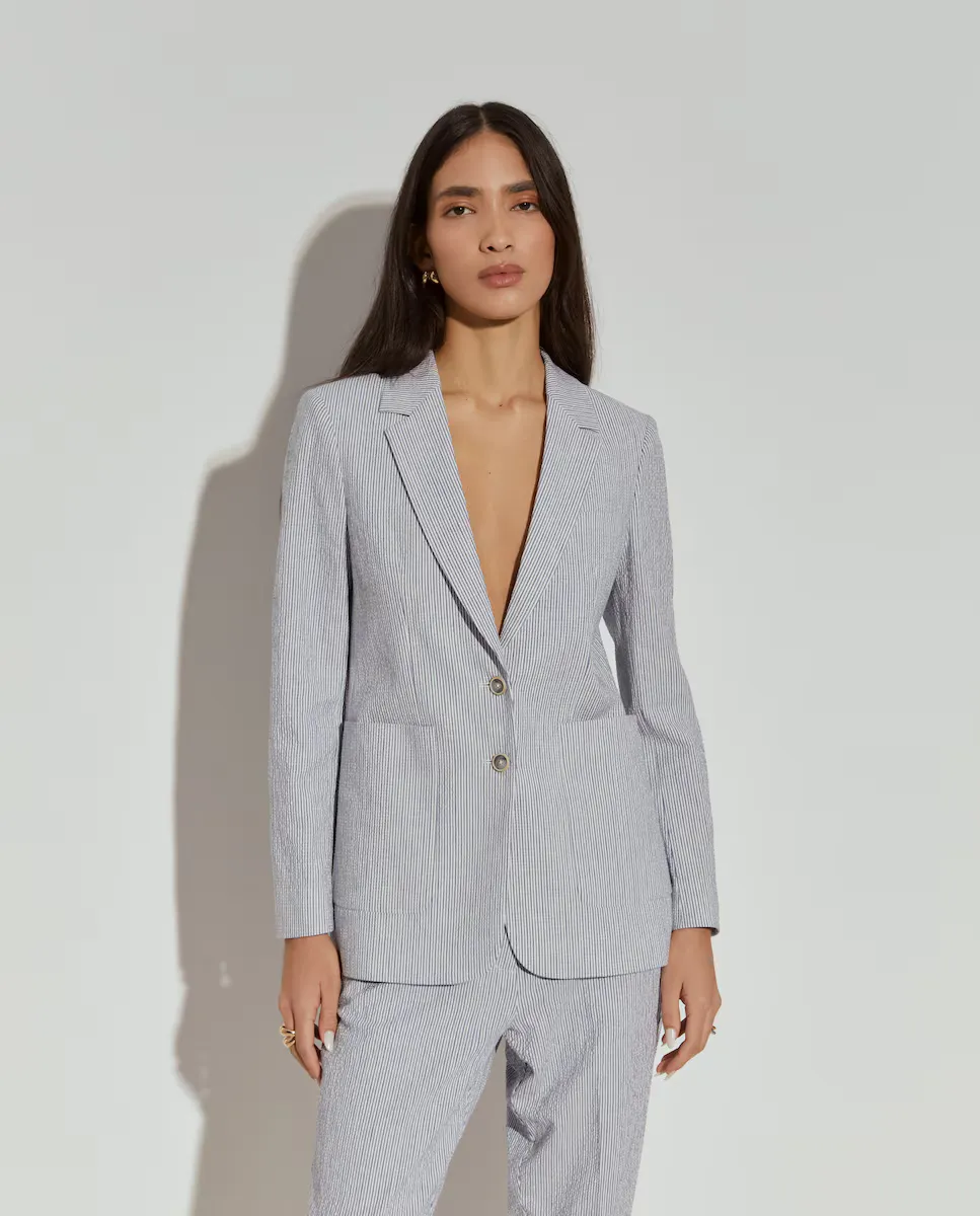 Женский блейзер с полосками и накладными карманами Lion of Porches, синий
Женский блейзер с полосками и накладными карманами Lion of Porches, синий