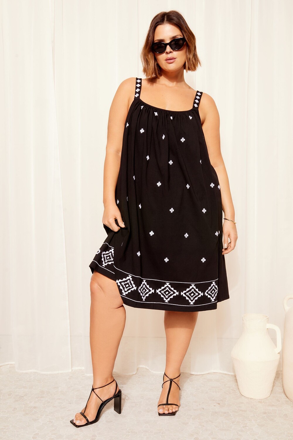 Мини-Платье из джерси с вышивкой Curves Like These, черный
Мини-Платье из джерси с вышивкой Curves Like These, черный