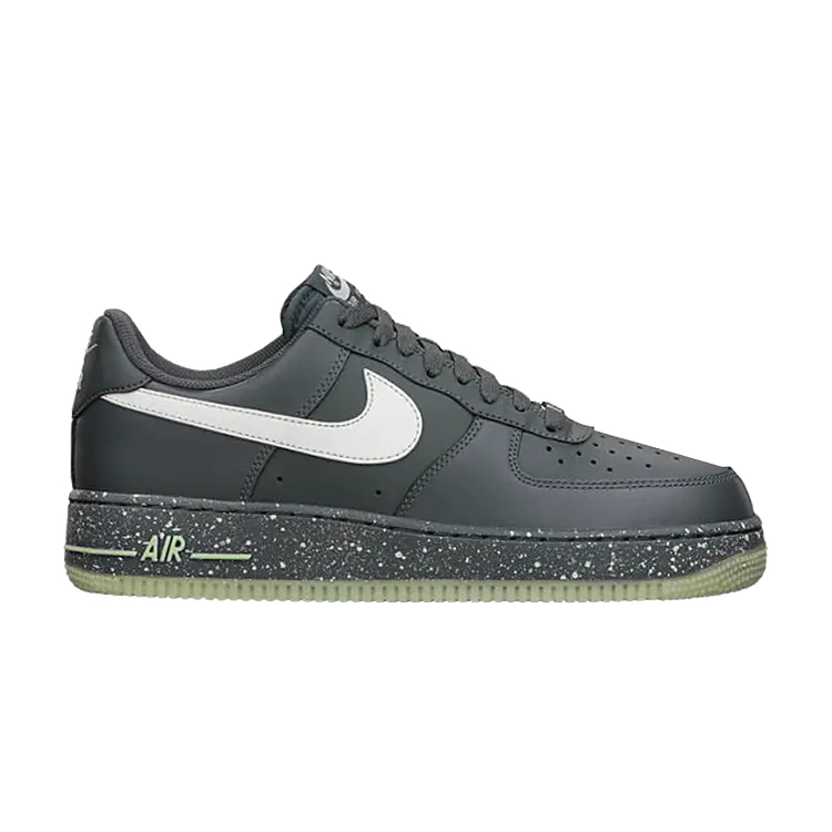 Кроссовки Nike Air Force 1 'Glow in the Dark', серый
Кроссовки Nike Air Force 1 'Glow in the Dark', серый