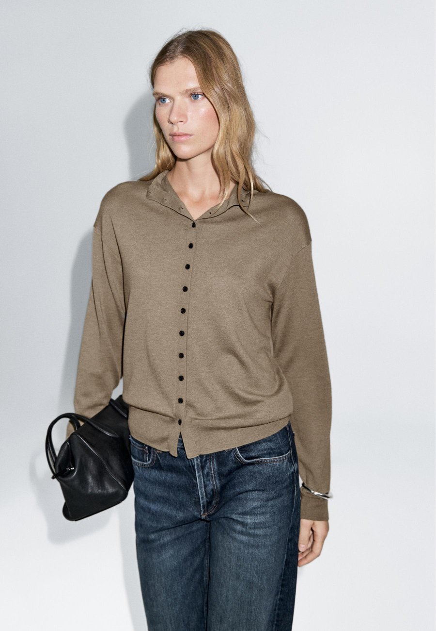 Кардиган Massimo Dutti BUTTONED WITH MOCK TURTLENECK, Light Green
Кардиган Massimo Dutti BUTTONED WITH MOCK TURTLENECK, Light Green