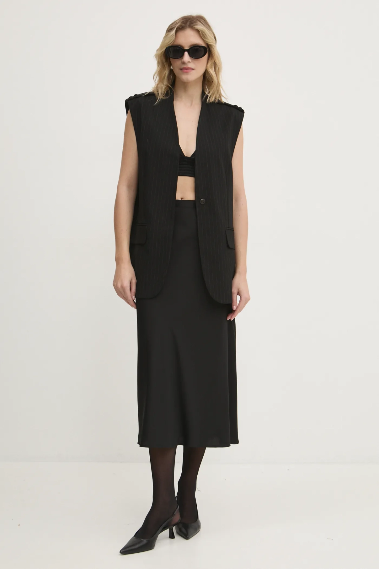 Жилет Answear Lab, черный
Жилет Answear Lab, черный