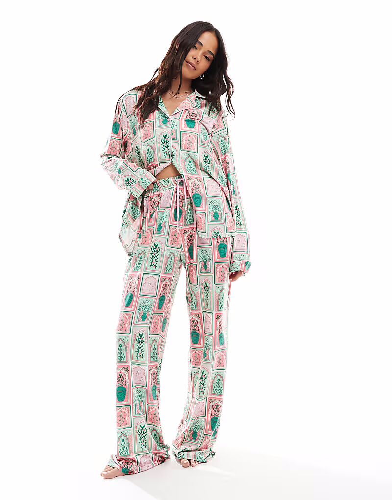 Длинный пижамный комплект Threadbare Printed на пуговицах бледно-зеленого цвета
Длинный пижамный комплект Threadbare Printed на пуговицах бледно-зеленого цвета