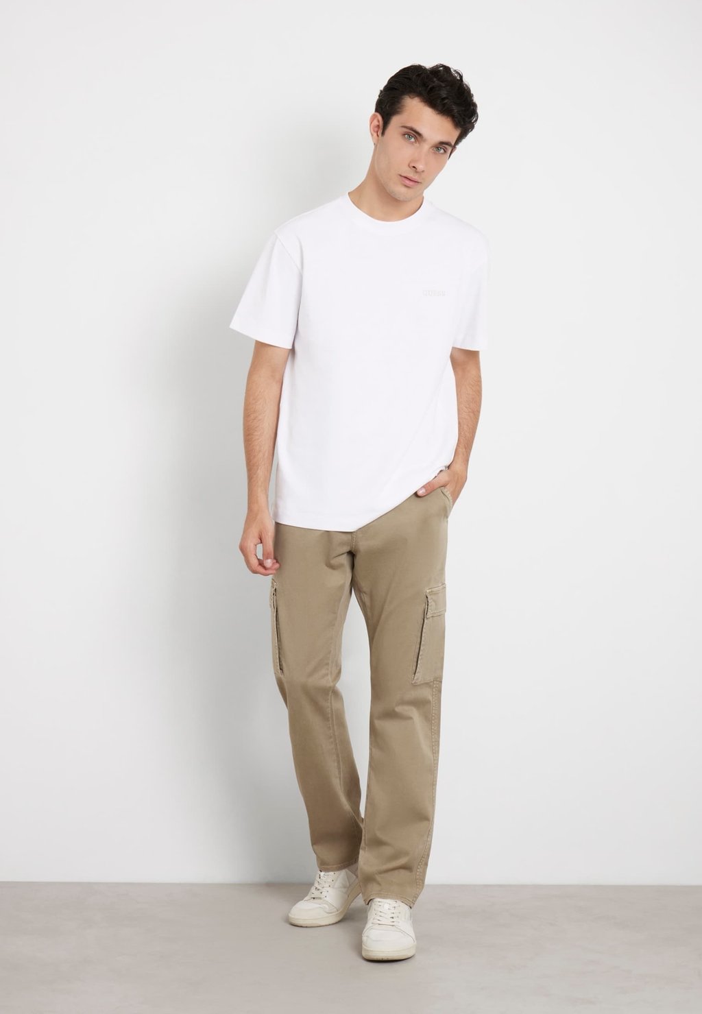 Брюки карго Guess, бежевый
Брюки карго Guess, бежевый