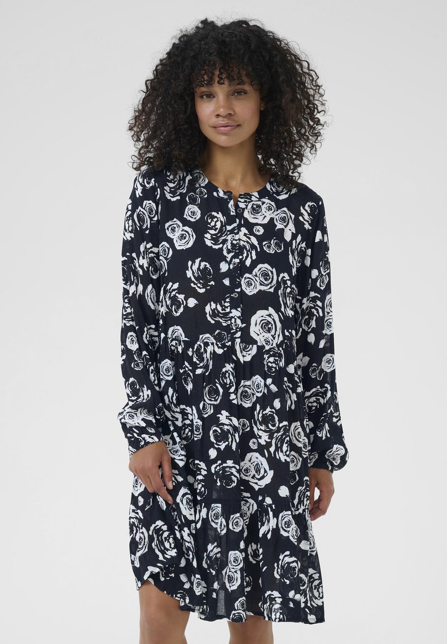 Платье Kaffe KAEVITY AMBER DRESS, Black/White Rose/Black
Платье Kaffe KAEVITY AMBER DRESS, Black/White Rose/Black