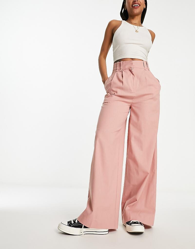 ASOS DESIGN – Широкие костюмные брюки приглушенного розового цвета со смесовым льном
ASOS DESIGN – Широкие костюмные брюки приглушенного розового цвета со смесовым льном