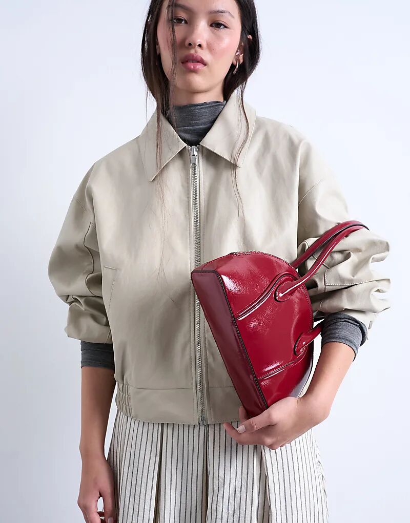 Лакированная сумка через плечо Saoirse от Topshop в бордовом цвете
Лакированная сумка через плечо Saoirse от Topshop в бордовом цвете